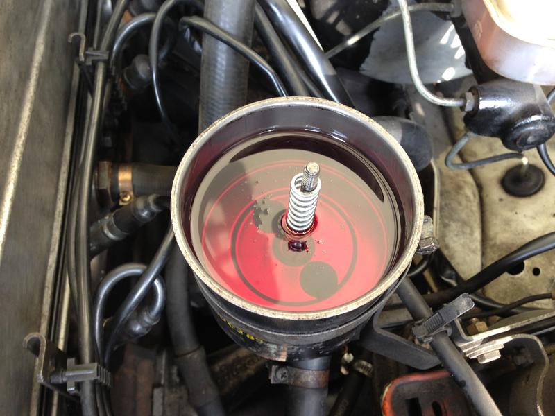 Datei:06Öl eingefüllt.jpg